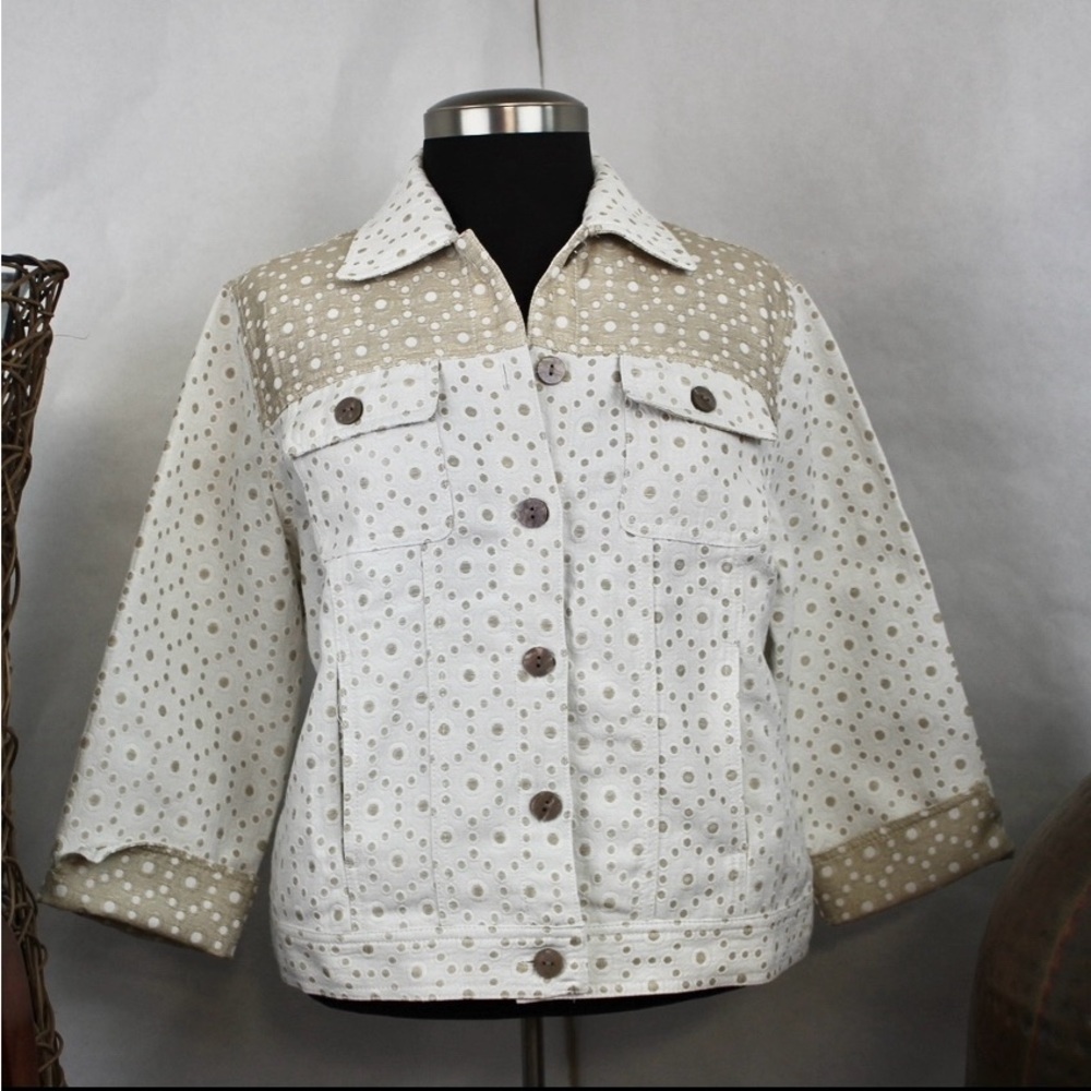 Draper's & Damon's Beige Textured Eyelet Cuffed Button Up Jacket With Pockets